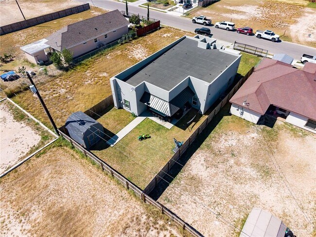 Building Photo - 21 Middle St