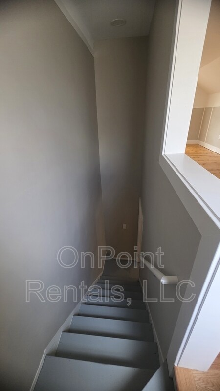 Building Photo - 14526 Russell Ave