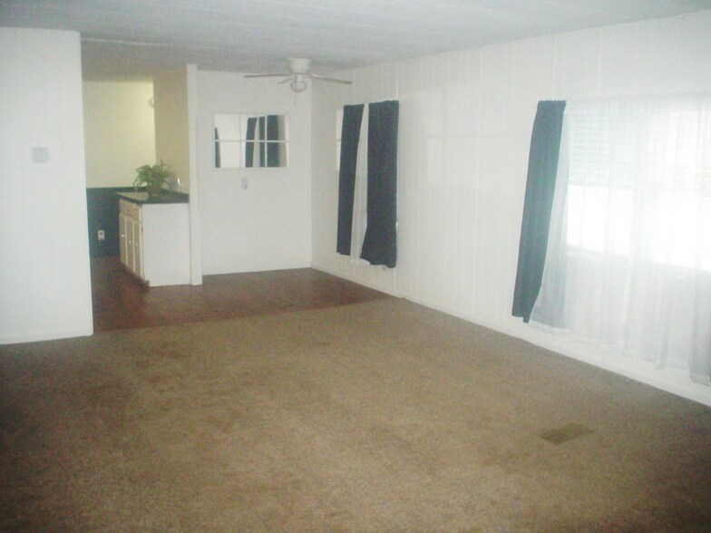 Building Photo - 12777 Butternut Ave