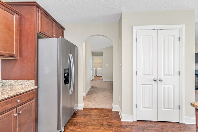 Building Photo - 293 Crossroads Store Dr