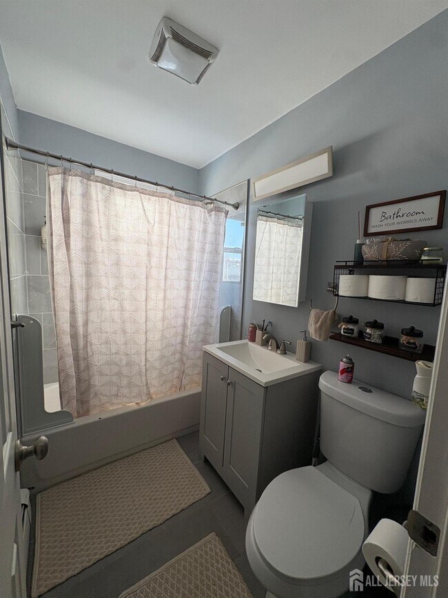 Building Photo - 723 Parker St