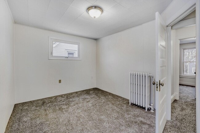 Building Photo - 595 Hawthorne Ave E