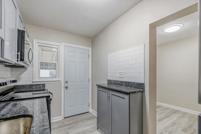 Building Photo - 8413 Kavanagh Rd