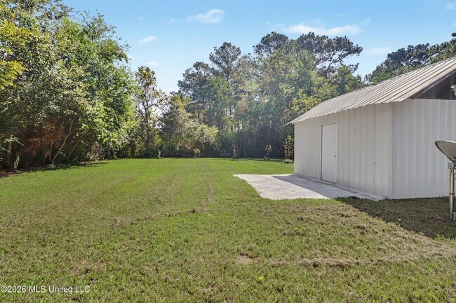 Building Photo - 10616 Oak St