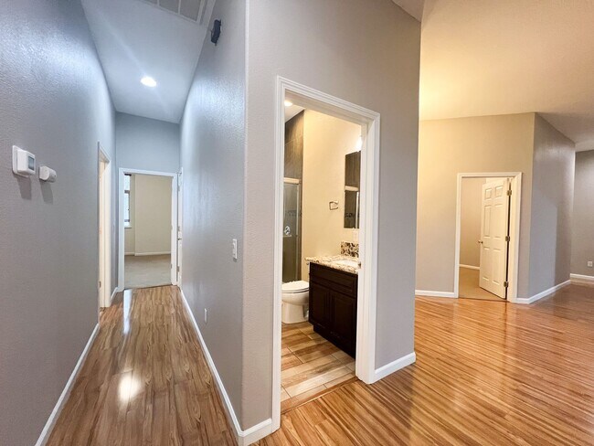 Building Photo - Spacious Single Story Three Bedroom Home