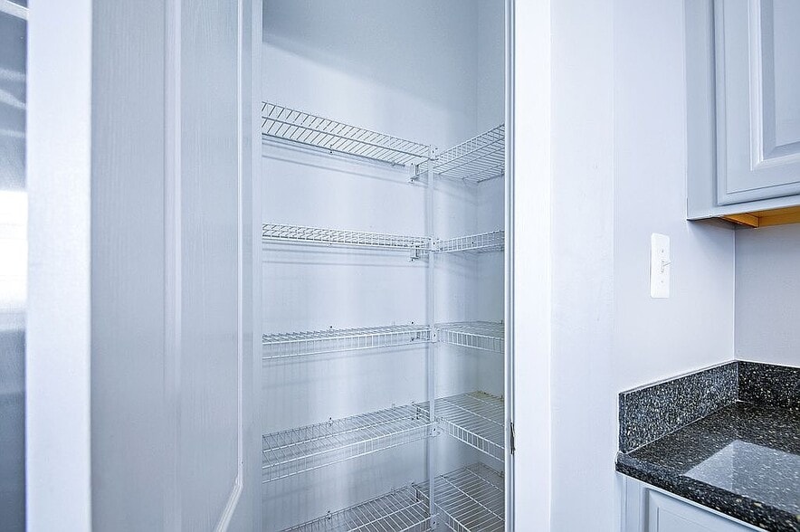 Building Photo - 2016 Fleet St