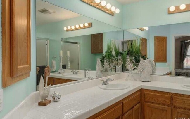 Building Photo - 3bd 2ba