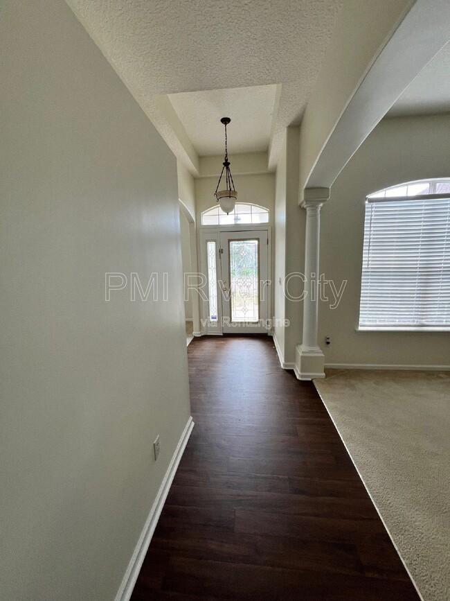 Building Photo - 2480 Ridge Will Dr