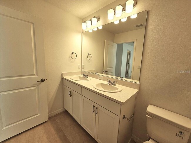 Building Photo - 15068 Cuzcorro Ct