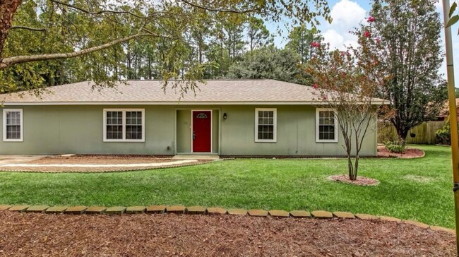 Primary Photo - 5/2 house, fenced in yard & Landscaping in...