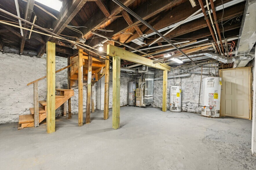 Building Photo - 2431 Linden Ave