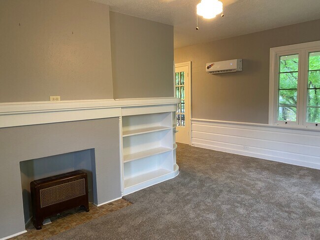 Building Photo - 910 Nacogdoches Rd