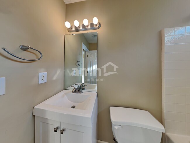 Building Photo - 219 Ashridge Way