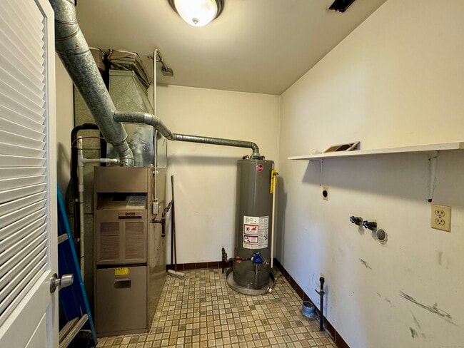 Building Photo - 31 William St