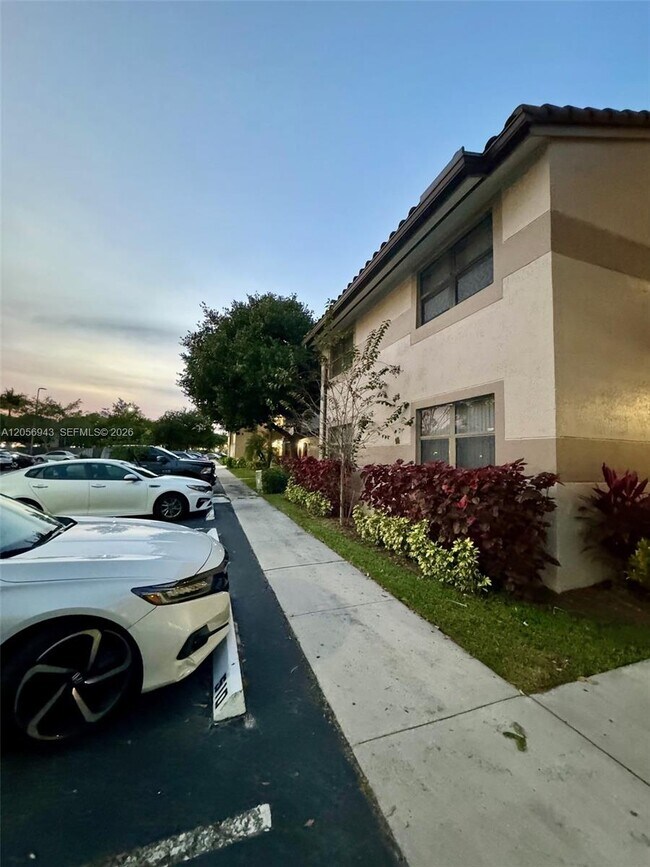 Building Photo - 9945 Nob Hill Ct