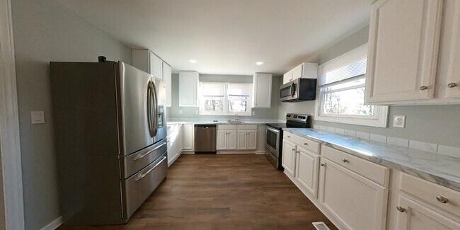 Building Photo - 517 Lois Ln