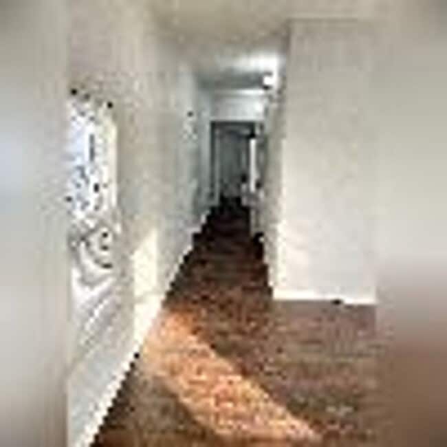 Building Photo - COMING SOON! Recently updated and convenie...