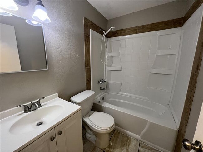 Building Photo - 806 Sandy Ct