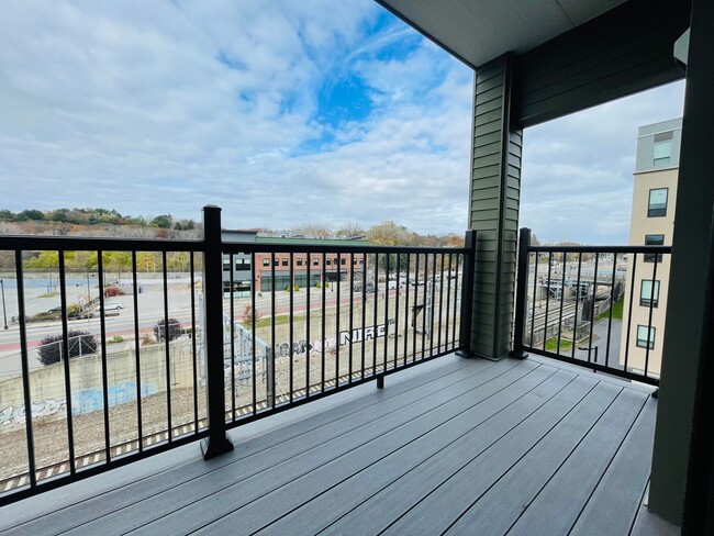 Building Photo - Jamaica Plain 2 bedroom w/garage parking a...