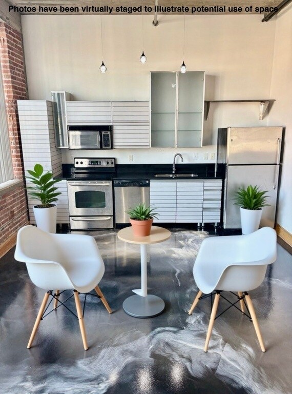 Building Photo - 2201 Locust St