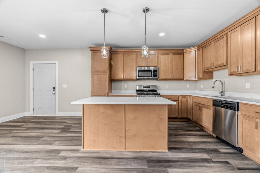 Building Photo - 172 E Gardner St