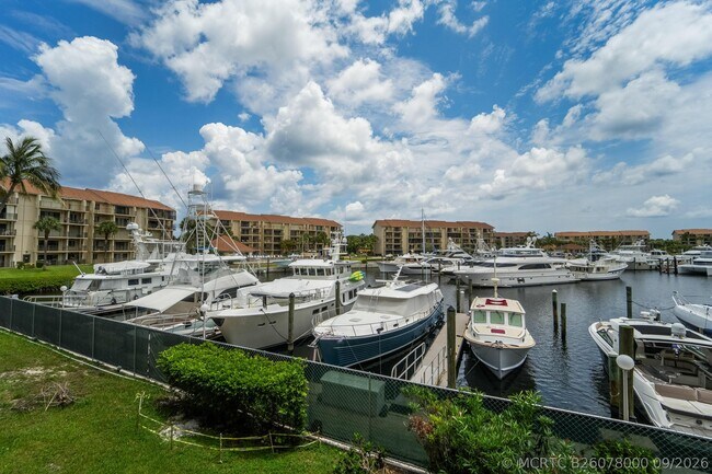 Building Photo - 2601 Marina Isle Way