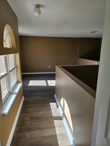 Building Photo - 9316 N Dallas Way