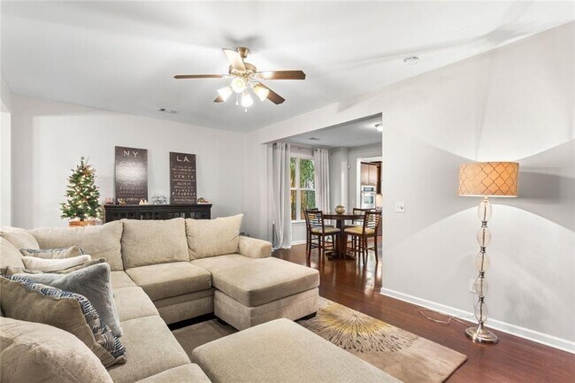 Building Photo - 4324 Laurel Creek Ct SE