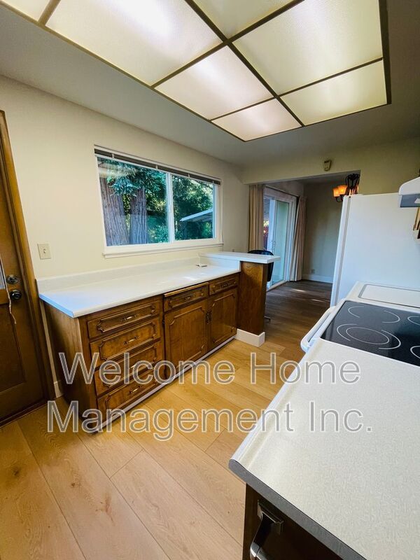 Building Photo - 3945 Euclid Ave