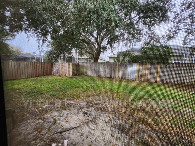 Building Photo - 22707 Roderick Dr