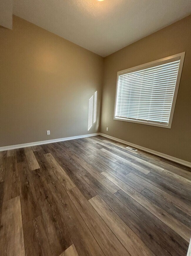 Building Photo - Papillion 3 Bedroom Townhome!