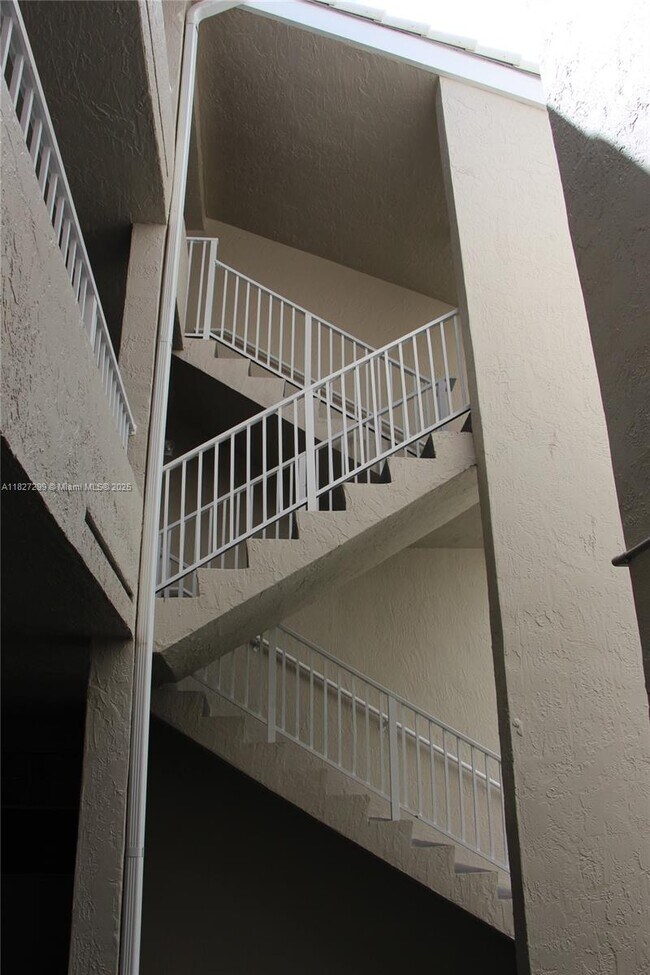 Building Photo - 2881 N Oakland Forest Dr