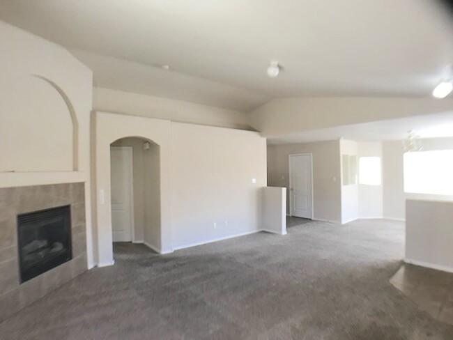 Building Photo - Beautiful home on the west side! Ventana R...