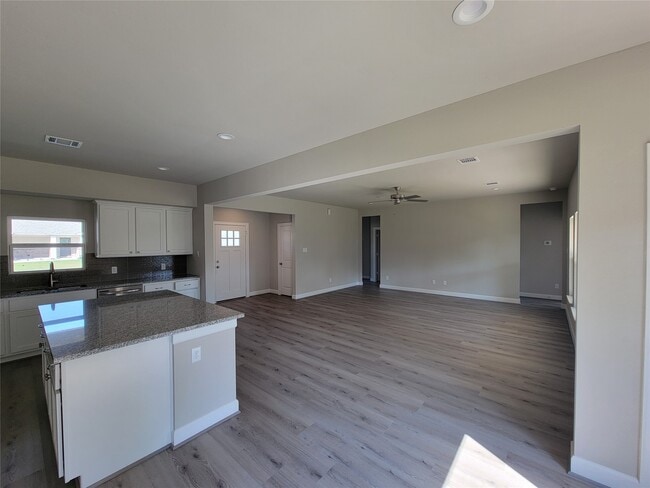 Building Photo - 1620 La Delle St