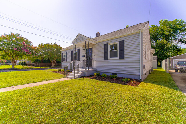 Building Photo - STUNNING 3 BED SINGLE FAMILY HOME!!