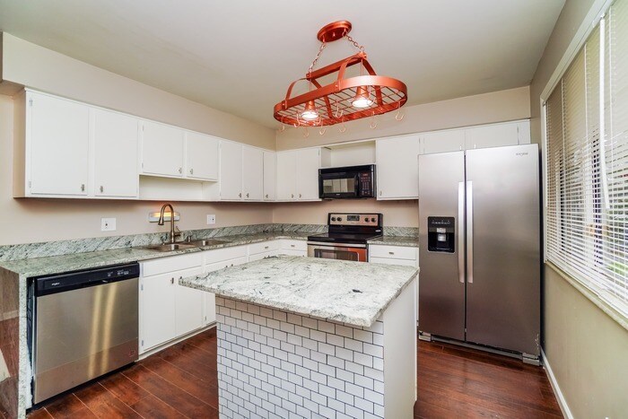 Building Photo - 1213 Kildale Square S