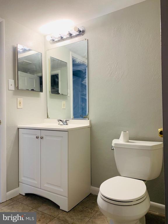 Building Photo - 8875 Tamebird Ct