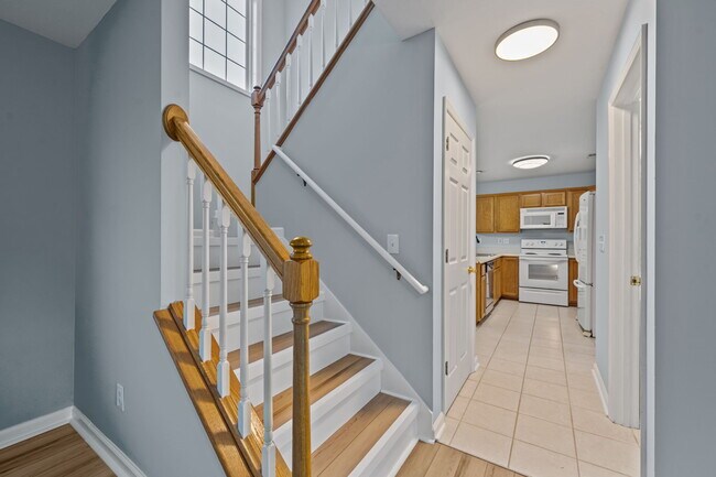 Building Photo - 200 Bridlewood Dr