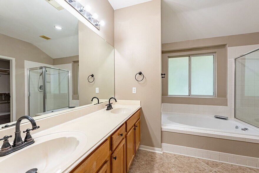 Building Photo - 12520 Wethersby Way