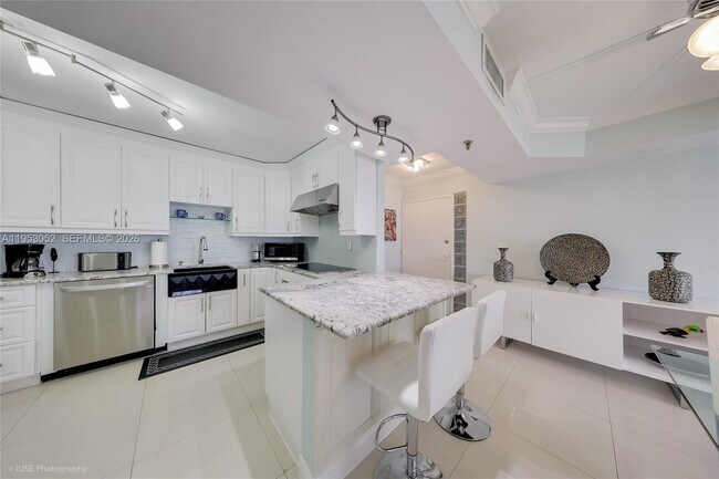 Building Photo - 9341 Collins Ave