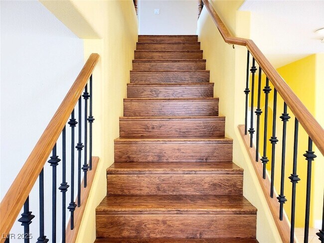 Building Photo - 10885 Fintry Hills St