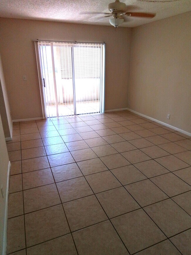 Building Photo - 1535 SE Royal Green Cir