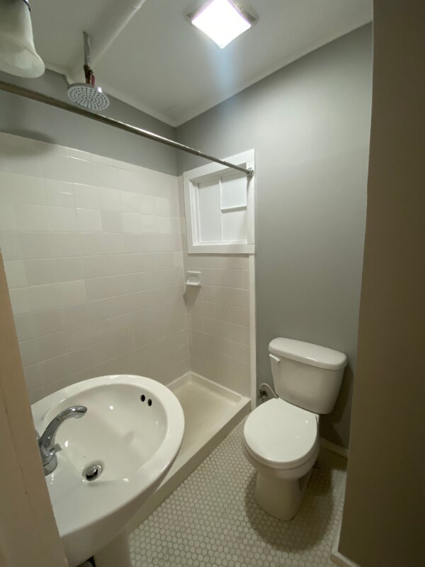Building Photo - 131 E 46th St