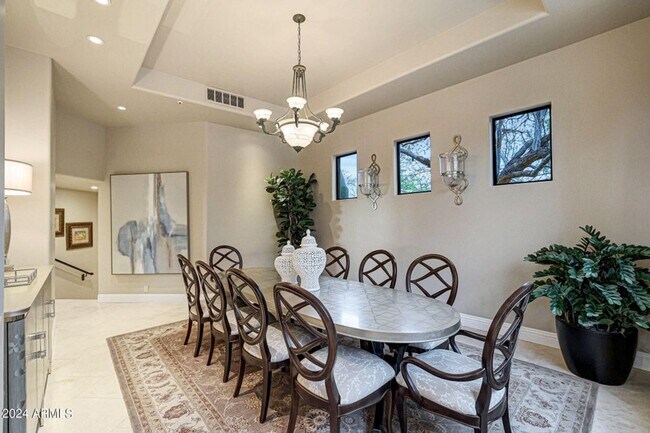 Building Photo - Beautiful custom home with backyard Oasis!