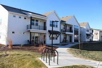 Building Photo - Stunning 2 bedroom Townhome in Fort Collins