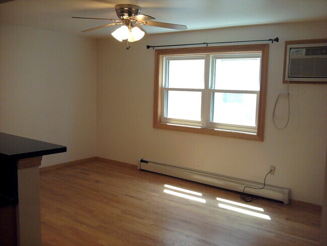 Building Photo - 1124 Dunlop Ave