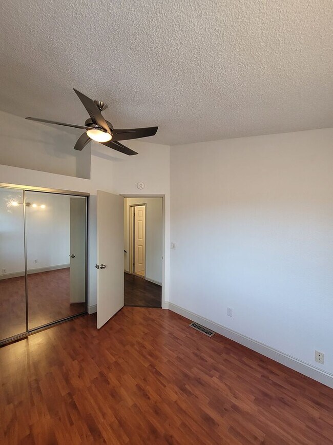 Building Photo - Charming 3-bedroom, 2.5-bathroom house with solar!