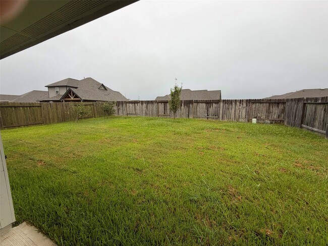 Building Photo - 610 Lost Crk Dr