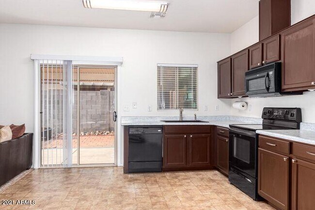 Building Photo - 7022 W Mercer Ln