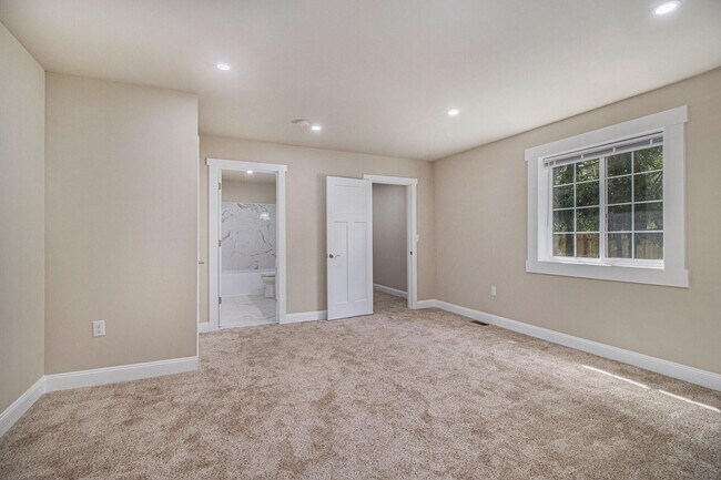 Building Photo - 6 Maple Vlg Ct